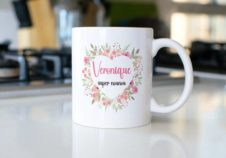 Mug couronne fleurs en forme de coeur personnalisable - Professeure Atsem Nounou - Woolly Panda